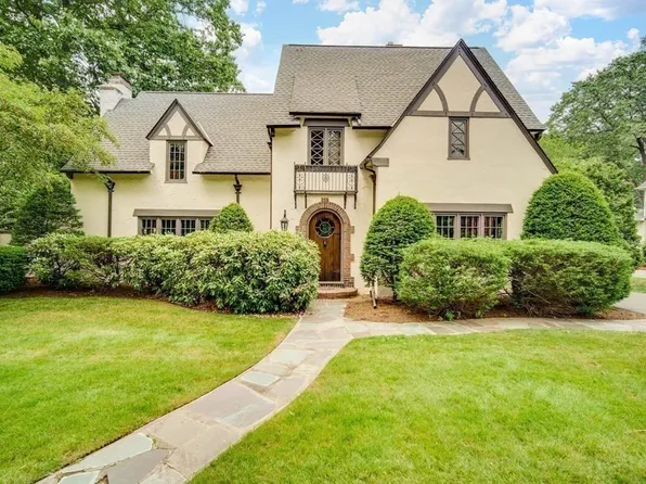 130 Ellington St, Longmeadow, MA 01106
