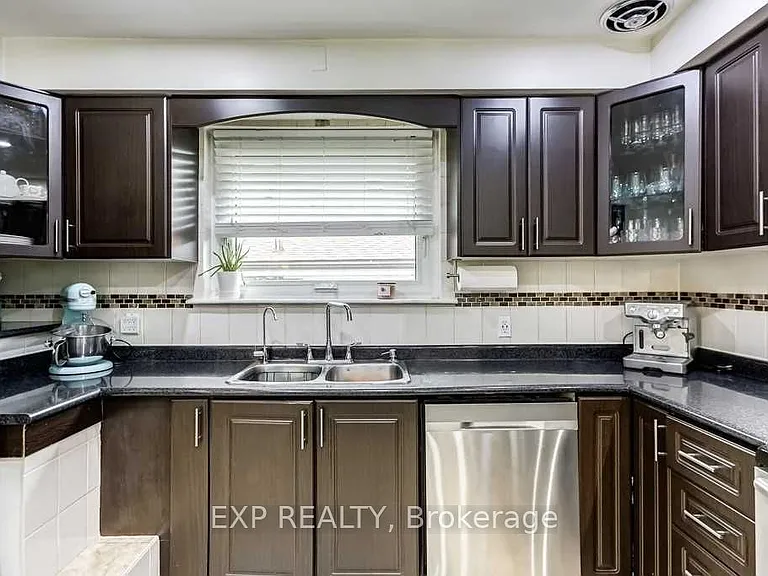 72 Billington Cres #UPPER — Photo 12