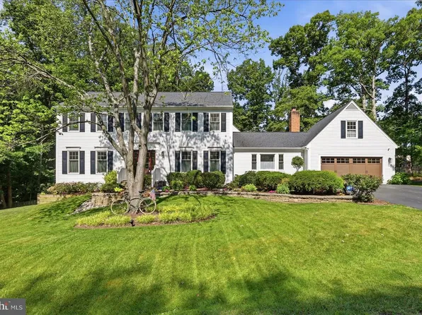 12462 Cavalier Dr, Woodbridge, VA 22192