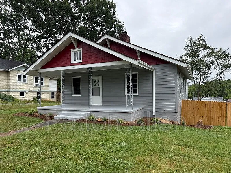 2 bed, 1.0 bath, 1037 sqft, $1,695 — Photo 1