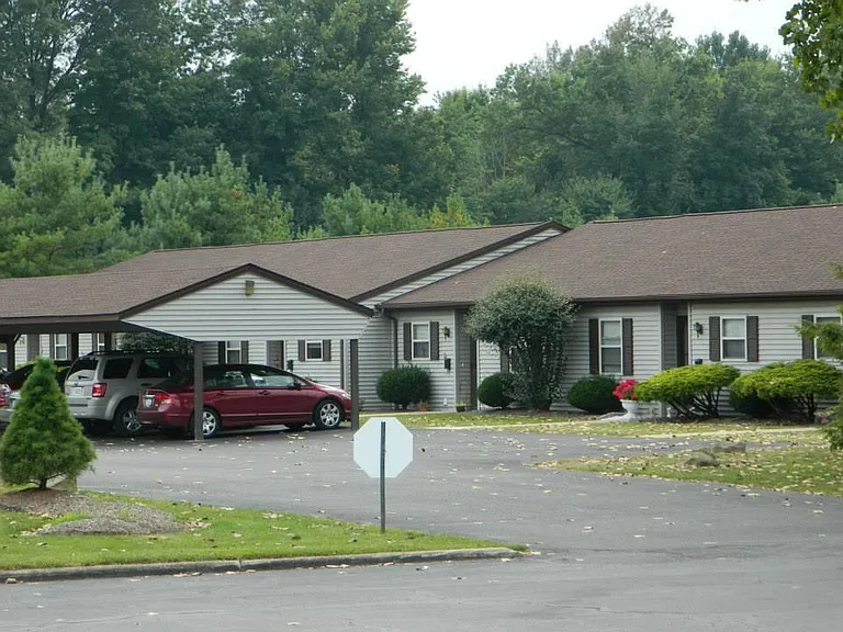 611 Ridge Rd — Photo 2