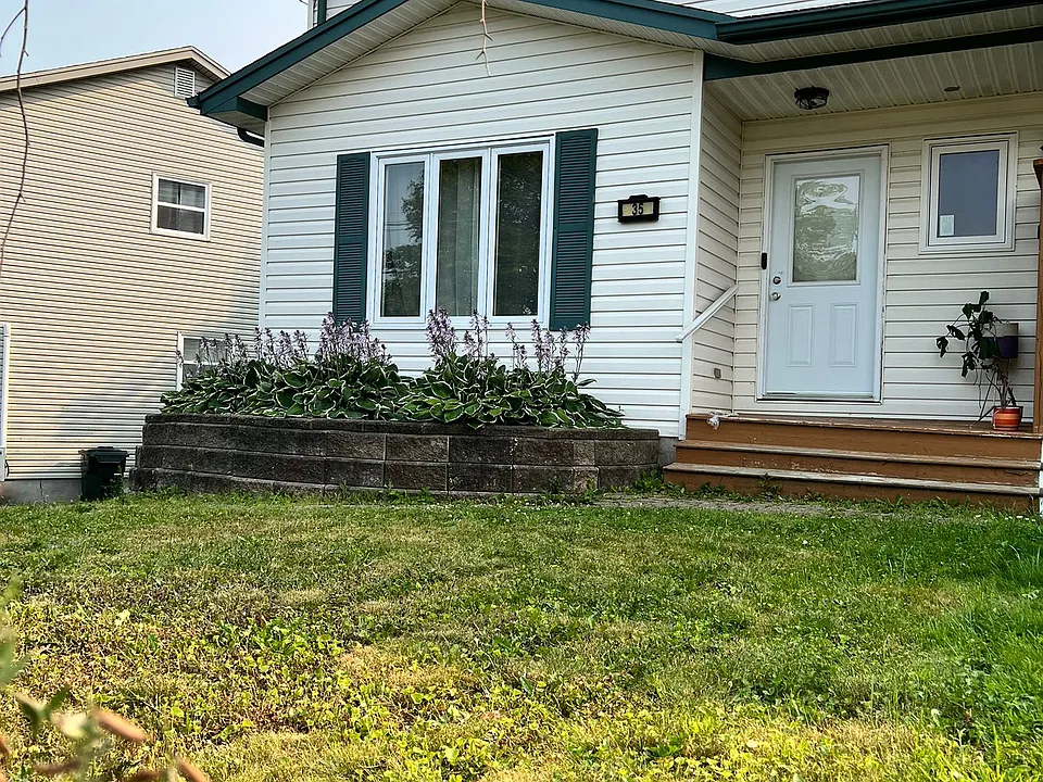 35 Governors Lake Dr