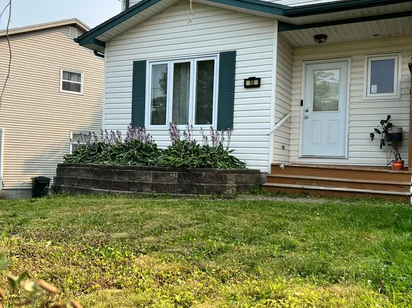 35 Governors Lake Dr, Timberlea, NS B3T 1N2