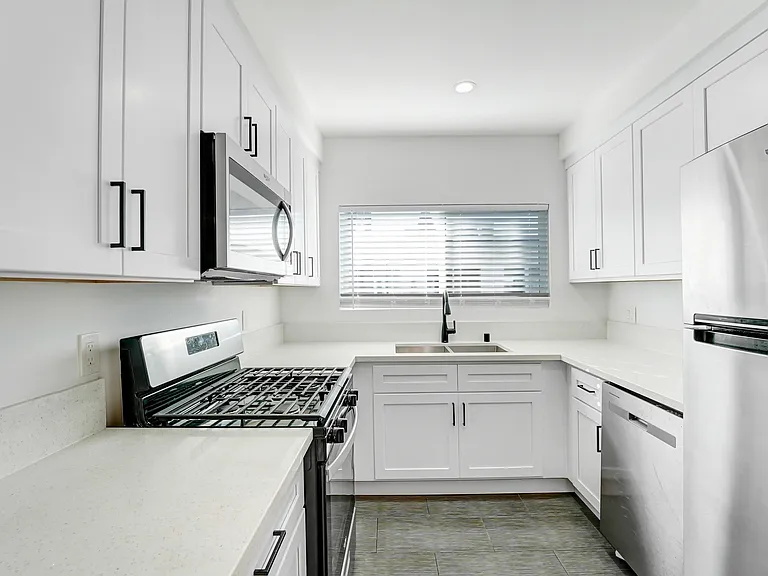 Kenmore — Photo 5
