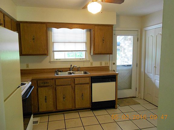 4th image of 130-130C Creekwood Ln