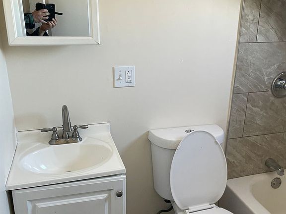 3rd image of 9327 S Vanderpoel Ave #7a33f92b8