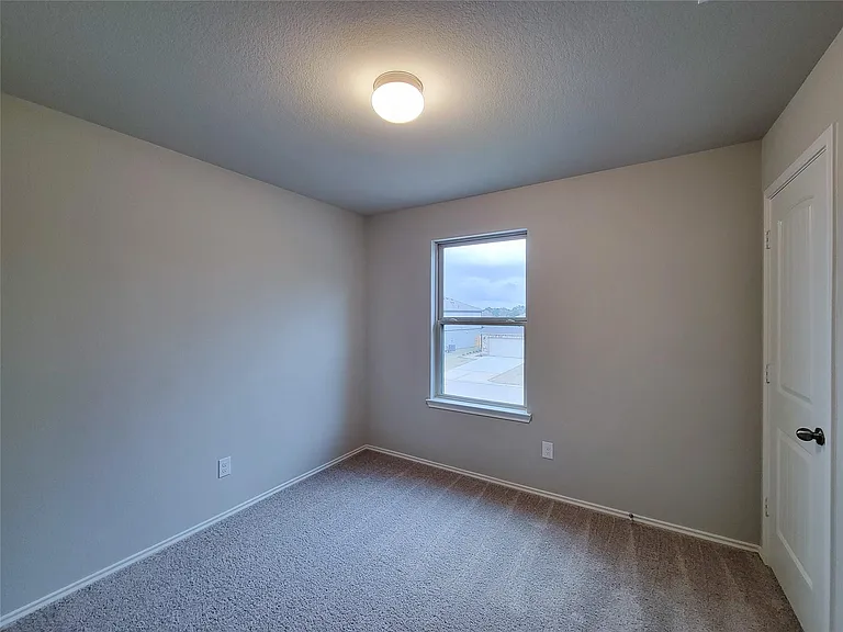 942 Amesbury Ct — Photo 23