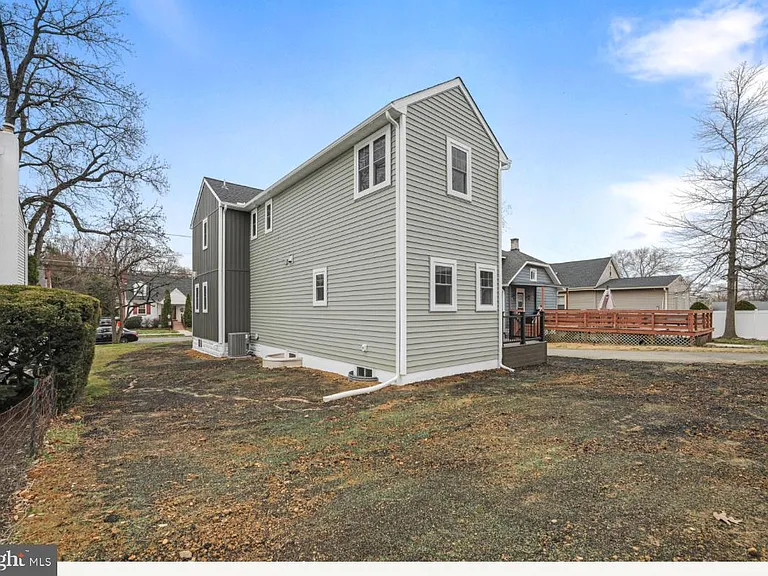 1833 W High St — Photo 4
