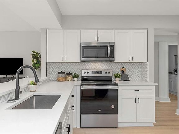 4th image of 6015 Barefoot Ct