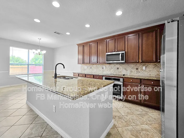 705 Champlain Ct — Photo 8