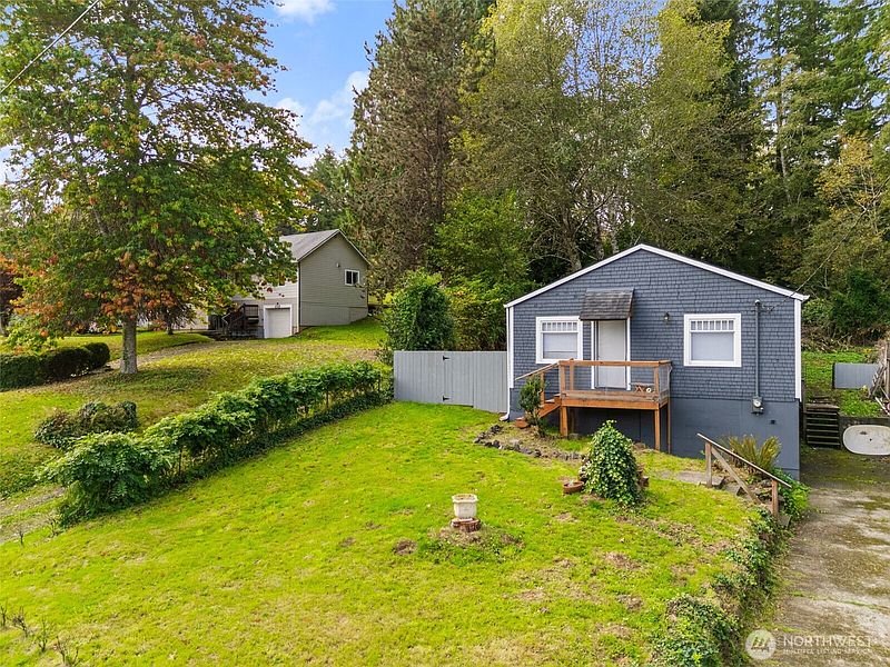 2nd image of 2735 Wishkah Road