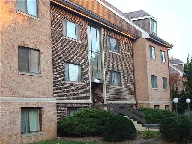 1 bed, 1050 sqft, $1,700 — Photo 3