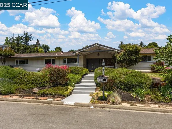1 Aspinwall Ct, Orinda, CA 94563