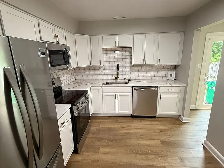 5853 Suitland Rd — Photo 9