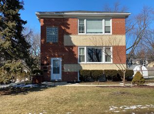 16W780 57th St, Clarendon Hills, IL 60514