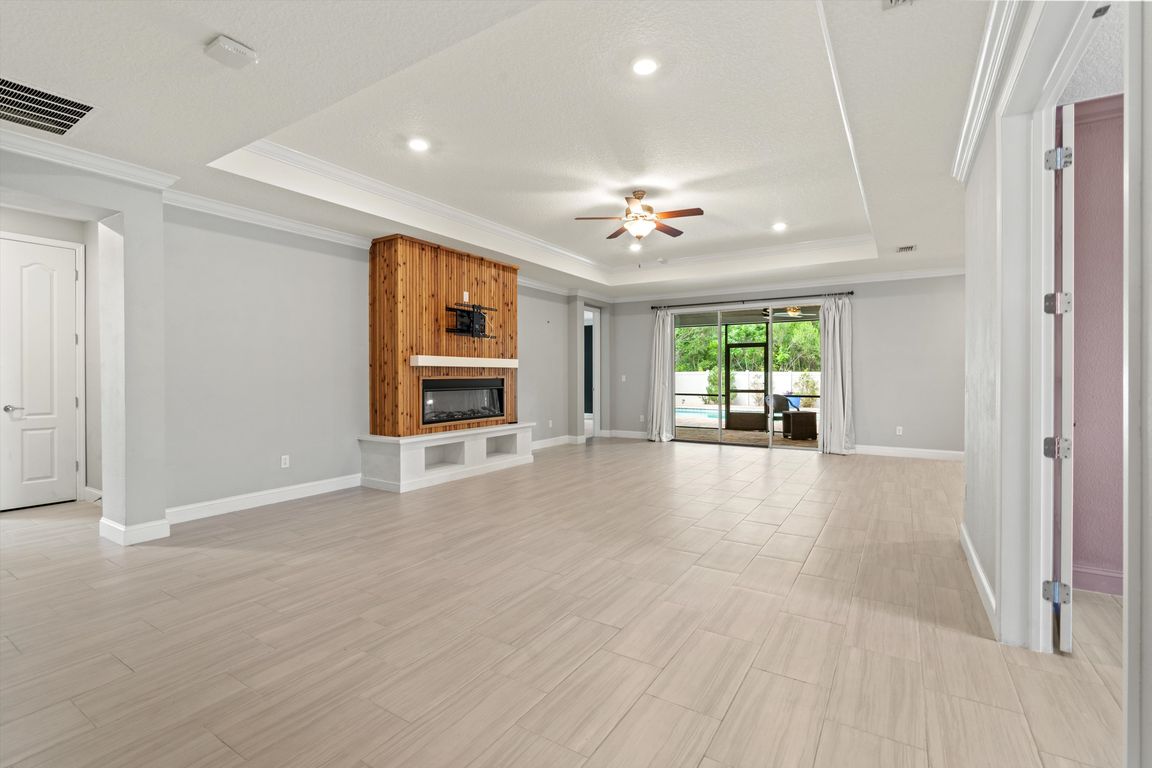 06-Living Room