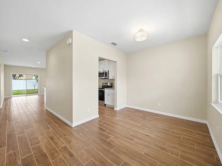 1072 Bridlewood Way — Photo 5