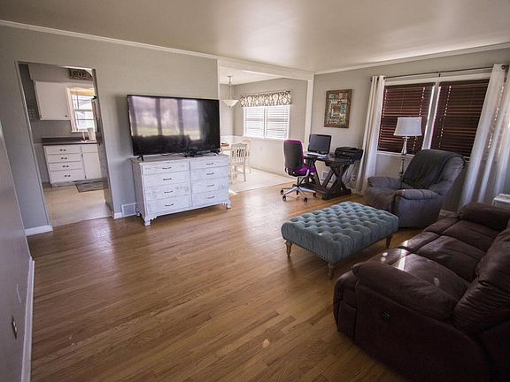 3rd image of 3708 Collingwood Ave SW