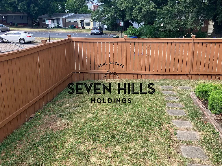 1022 N Harrison St — Photo 16