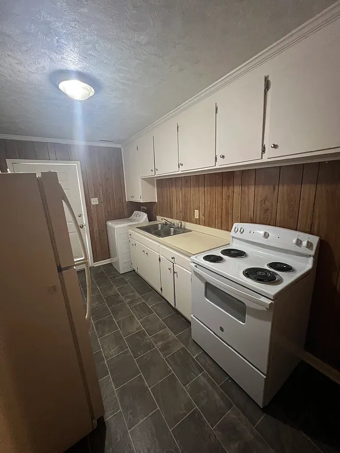 1 bed, 1.0 bath, 400 sqft, $650 — Photo 4