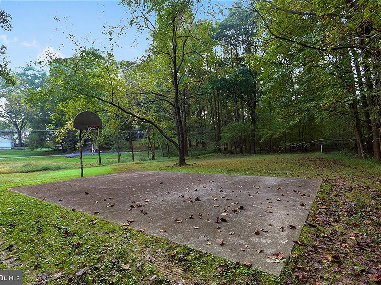 10417 Carlyn Ridge Rd — Photo 40