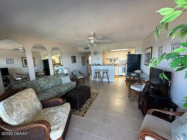 2 bed, 2.0 bath, 925 sqft, $1,995 — Photo 3