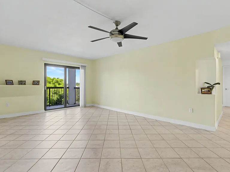701 NW 19th St #401 — Photo 18