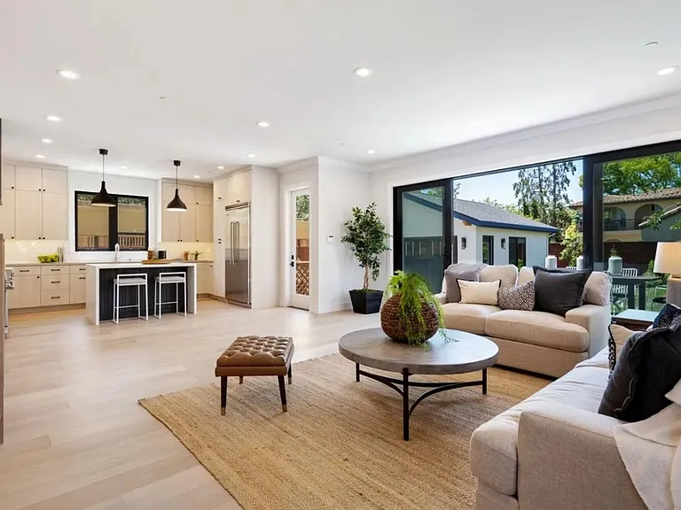 358 Iris St — Photo 7