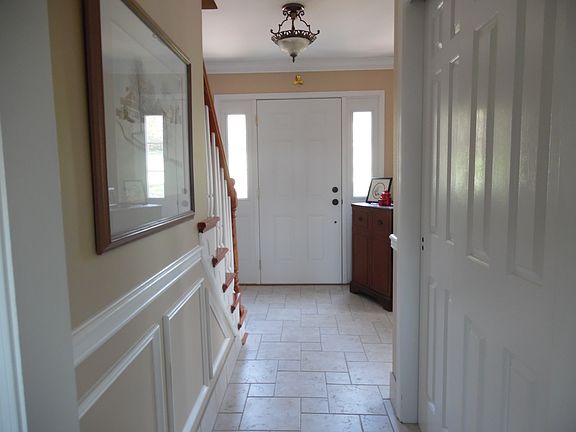 3rd image of 612 Pancoast Ln