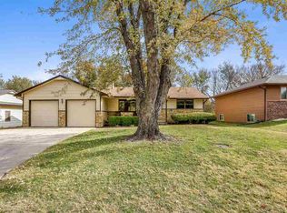 1106 S Hilltop Rd, Derby, KS 67037