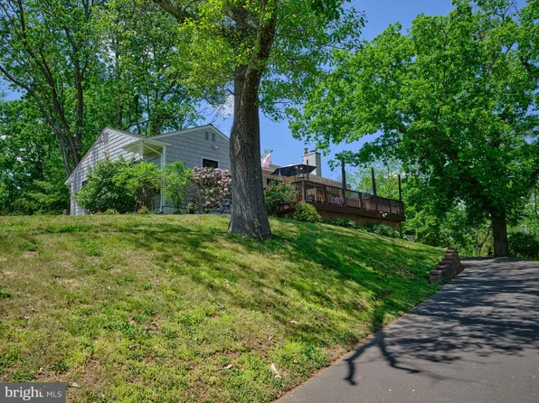 24 Walton Dr, New Hope, PA 18938