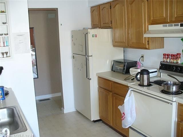 2nd image of 365 Mather St APT 137