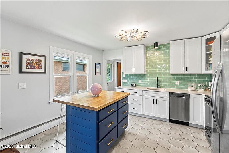 4th image of 77 Daytona Avenue