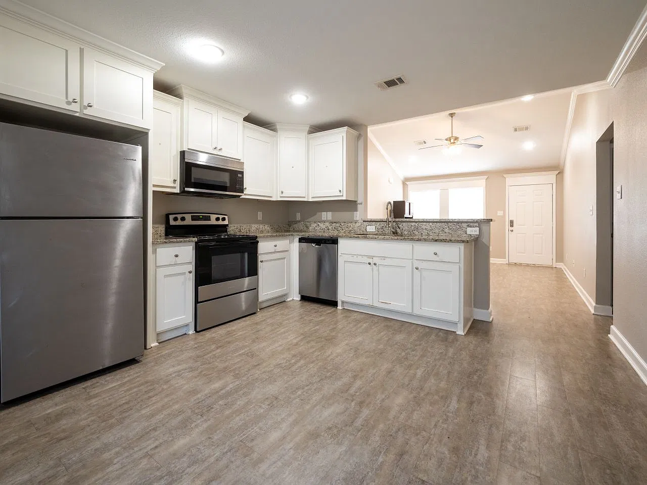 3 bed, 1284 sqft, $1,700 — Photo 4