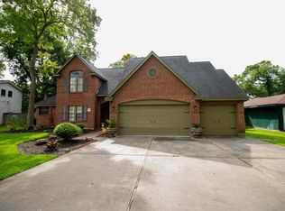 100 Van Winkle St, Lake Jackson, TX 77566