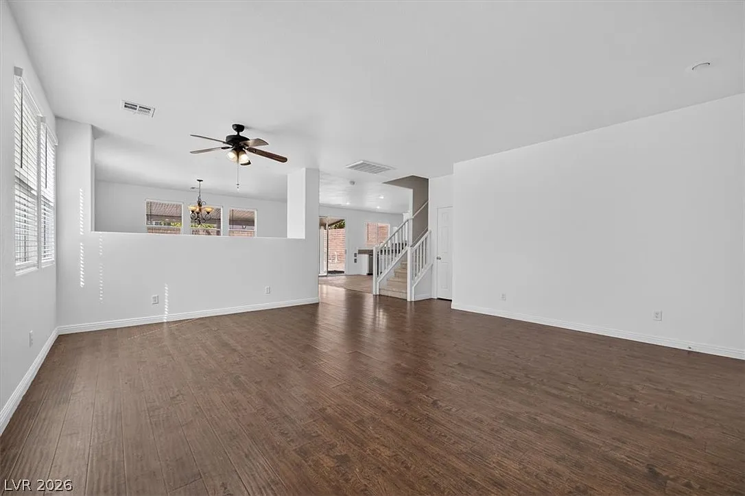 4 bed, 2.5 bath, 2672 sqft, $2,495 — Photo 2