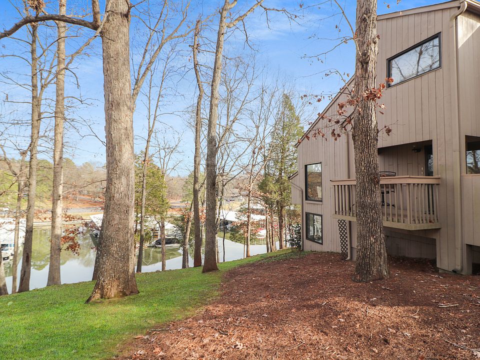 SPACIOUS WATERFRONT CONDO!