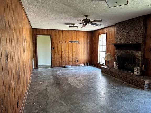3rd image of 996 Riverside Rd