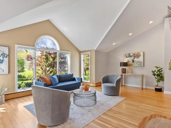 15 Minute Man Ln, Lexington, MA 02420