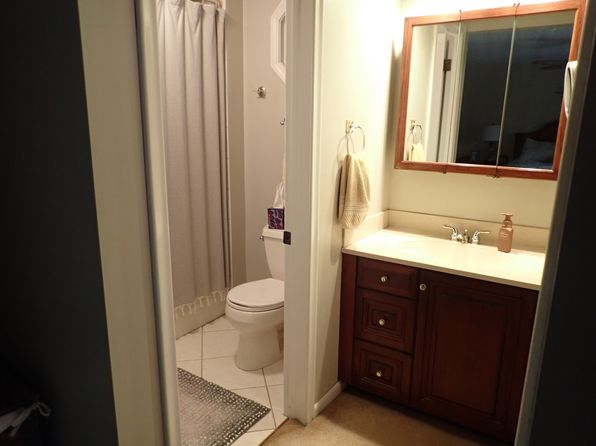 2221 Applewood Ln, Milford, MI 48381