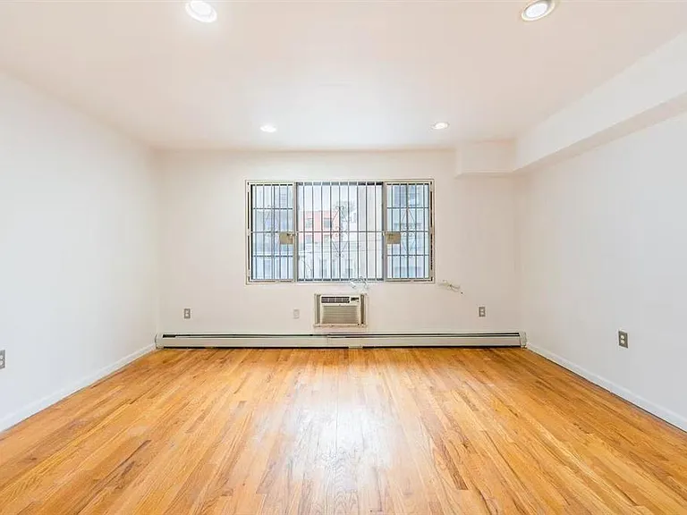 2746 Creston Ave #2 — Photo 2