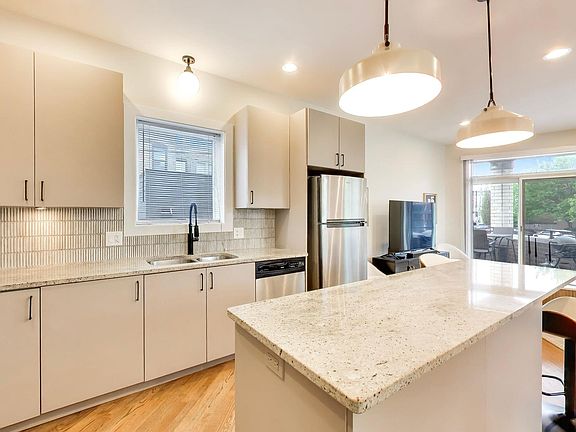 4th image of 2317 W Armitage Ave #1W