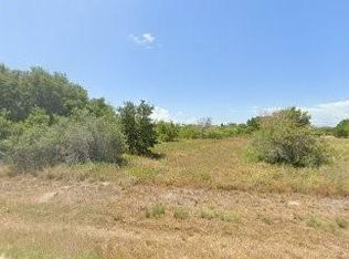 194 W Rustic Oak Ln, Rockport, TX 78382