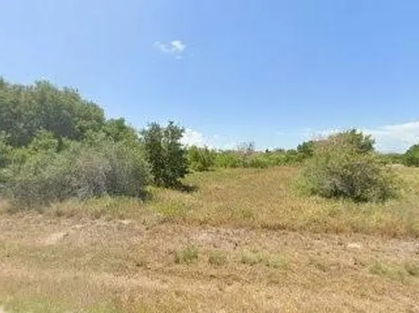 194 W Rustic Oak Ln, Rockport, TX 78382