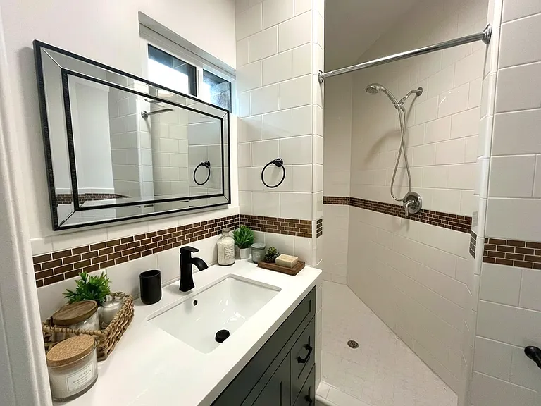 Live in the heart of Silver Lake at 1101 Westerly Terrace — Photo 33