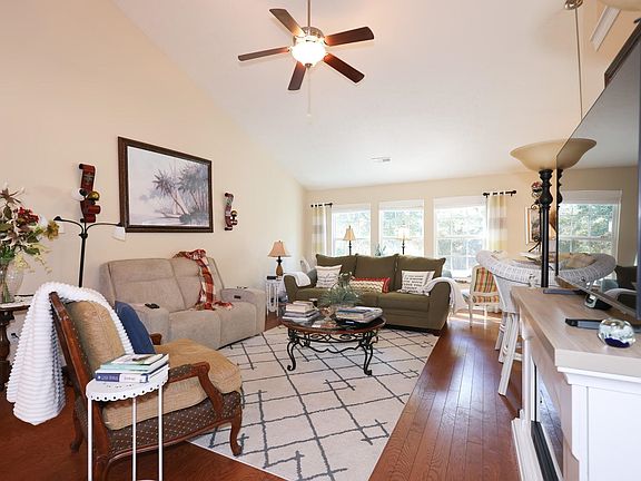 2nd image of 147 Quail Hollow Rd.