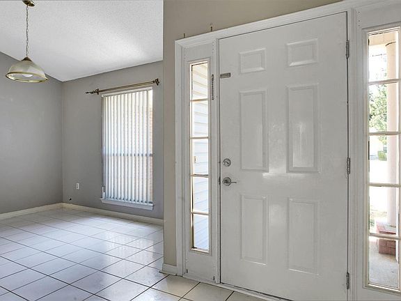 3rd image of 2404 Houston Cir