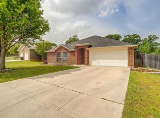 609 Madeline Ct, Azle, TX 76020