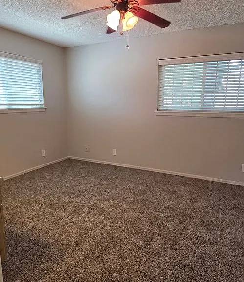 Colonial Terrace — Photo 15