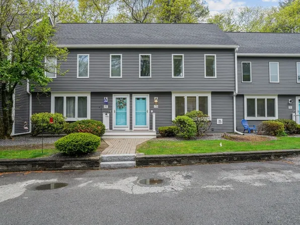 17 Village Way APT D, Norton, MA 02766